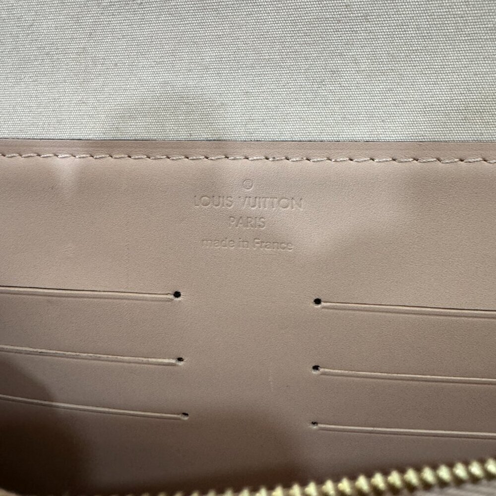 Louis Vuitton Vernis Anna Chain Clutch / Crossbody Bag (removable strap)– Beige - Picture 9 of 13